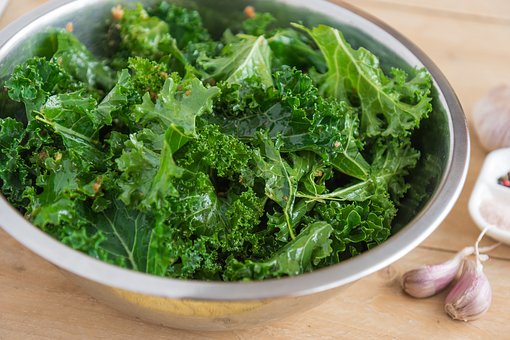 Kale tossed in lemon juice http://www.glutenfreematters.com 