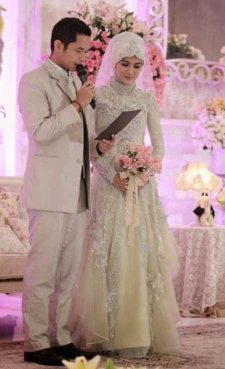 12 Gaun Pengantin Mewah Para Artis Indonesia gebeet com