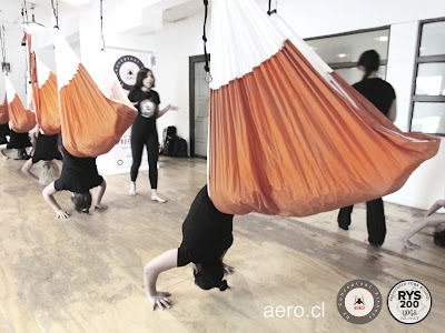 COLUMPIO YOGA AEREO, FORMACION, CURSOS, DIPLOMA, AIR YOGA, AEROYOGA, AEROPILATES, AEROFITNESS