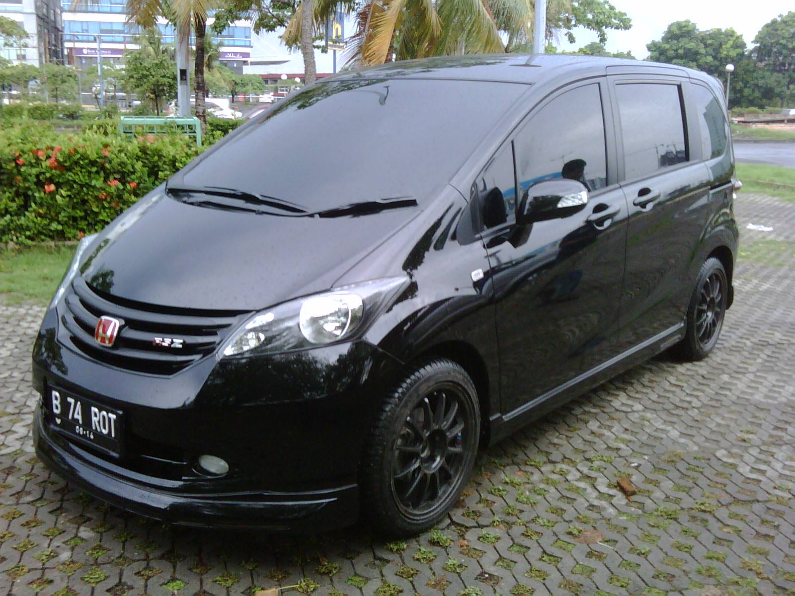  Modifikasi  Honda Mobilio  Warna Hitam  Modifotto