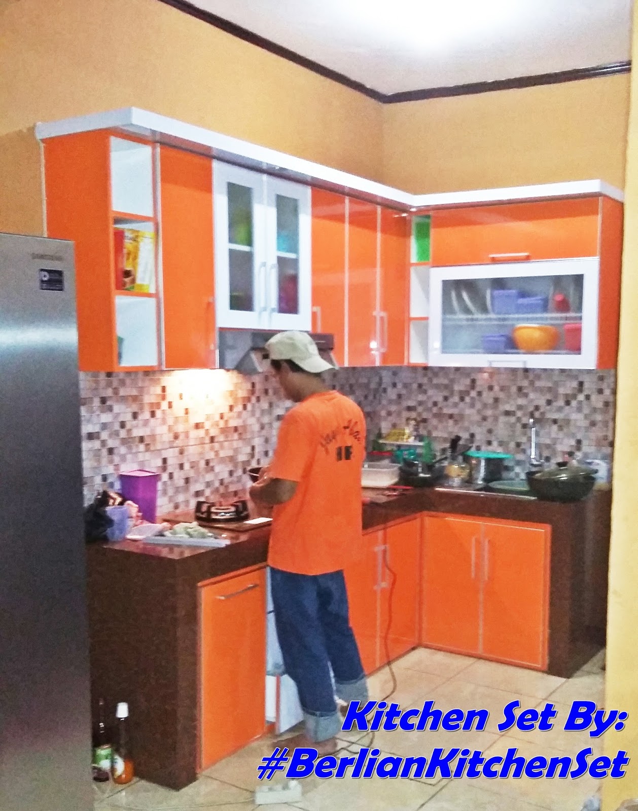 Desain Dapur Minimalis Warna Orange Furniturumah