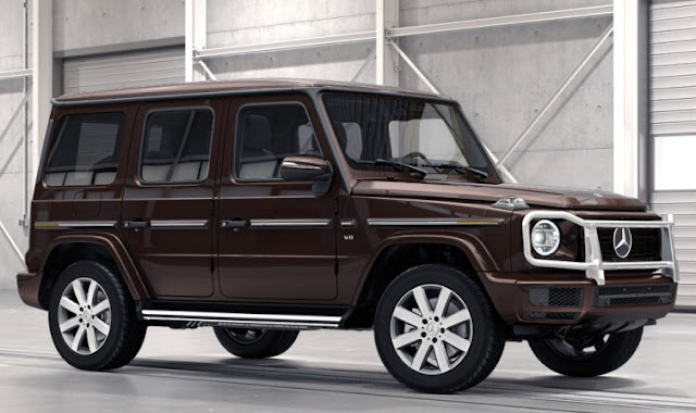 This is another optional designo Mystic Brown metallic paint for the 2021 Mercedes-Benz G-Class U.S. Version. It's a pure brown color with a complicated name.