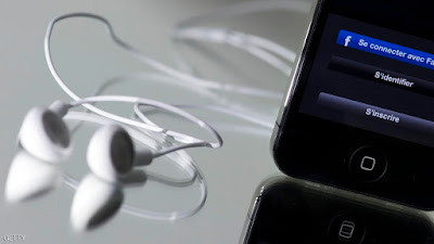 A picture taken on October 9, 2012 in Paris shows earphones beside a smartphone, which is connected to French music streaming website Deezer. AFP PHOTO LIONEL BONAVENTURE (Photo credit should read LIONEL BONAVENTURE/AFP/GettyImages)