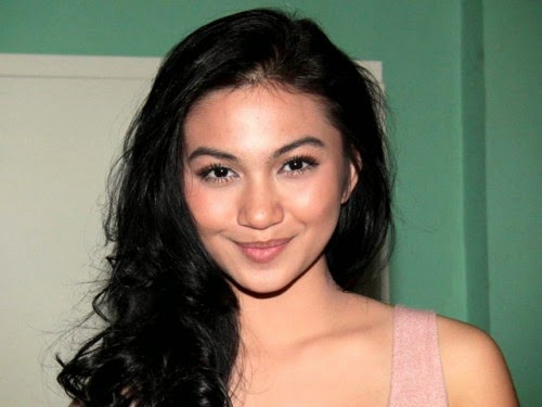 http://www.liataja.com/2014/11/foto-cantik-biodata-dan-profil-ariel-tatum.html