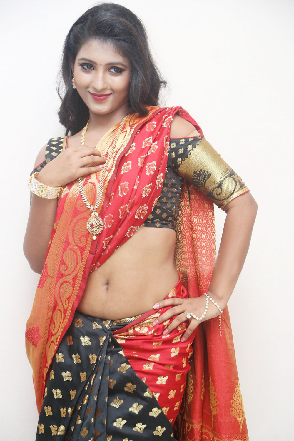 Actress Thanishka Mishra Hot saree Navel Latest Photoshoot ...
