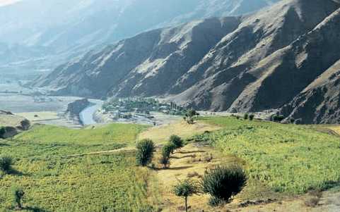 Богарные земли в долине реки Сурхоб (Таджикистан)