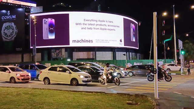 Apple Ad Malaysia KL City Centre Nearby KLCC LED Screen Advertising Malaysia Kuala Lumpur Digital Billboard Advertising