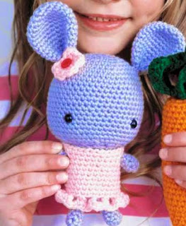 http://www.crochettoday.com/files/patterns-pdf/GardenPals_FreePatterns_0.pdf