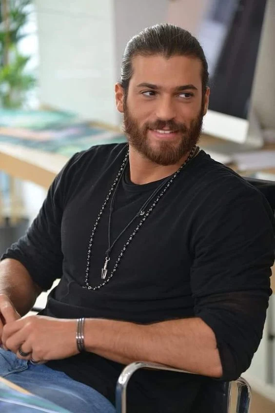 After the conclusion of the popular Turkish series "Bay Yanlış," Can Yaman evaluated offers from Italy and decided to move there. He was set to star in the series "Sandokan" in 2021. However, due to the worsening pandemic conditions, the production was postponed. In the meantime, Yaman appeared in the two-season series "Viola Come İll Mare" (Purple Like the Sea), produced by the same company. He also played a role in the English-language series "El Turco," filmed in Hungary and produced by Ay Yapım.