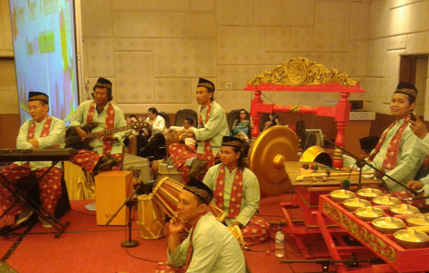 20 Alat  Musik  Tradisional Betawi dan Orkestra  yang 