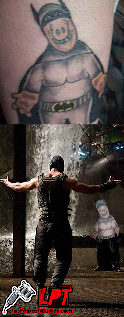 tatuaje de ALF disfrazado de Batman