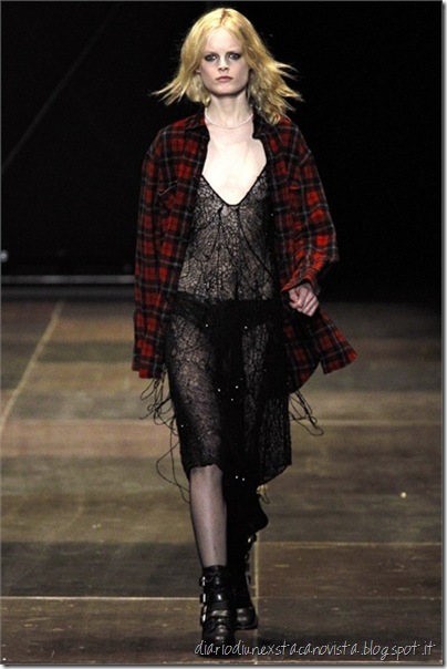 Sfilata Saint Laurent Paris - Collezioni Autunno Inverno 2013-14 nude look