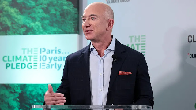 Jeff Bezos est largement reconnu comme le fondateur emblématique d'Amazon et a joué un rôle essentiel dans la croissance spectaculaire de l'entreprise.