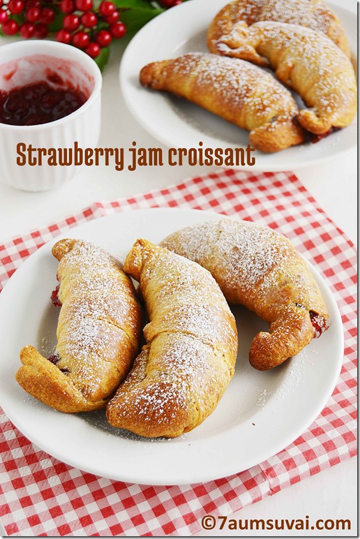 Strawberry jam croissant 