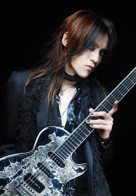 SUGIZO