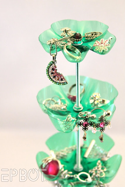 Turn a plastic bottle into a jewelry organizer