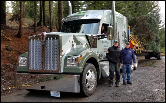 Central Oregon Truck Company drivers with the Kenworth W990 and U.S. Capitol Christmass Tree