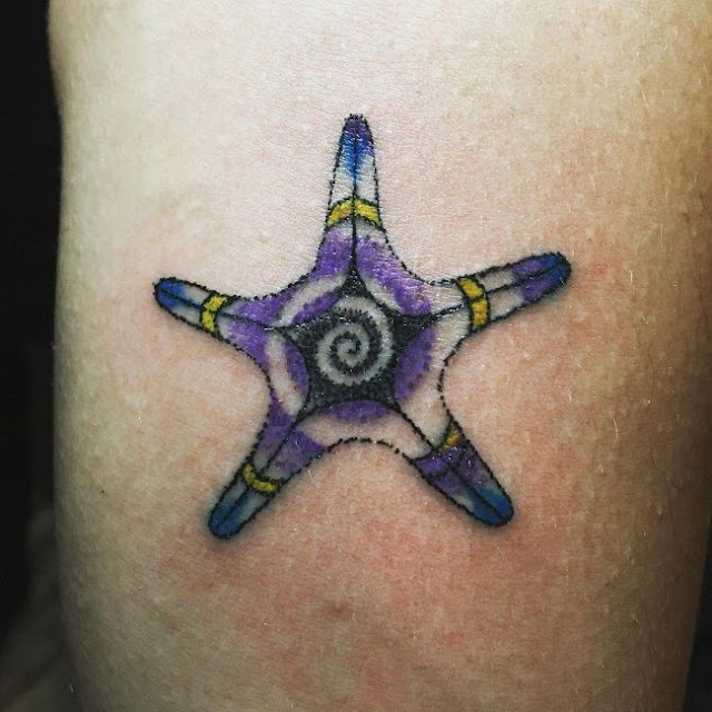 40 ideias incríveis de tatuagens de estrela do mar para mulheres