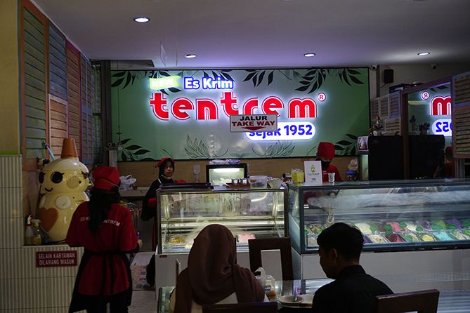 Sampai di Es Krim New Tentrem Solo