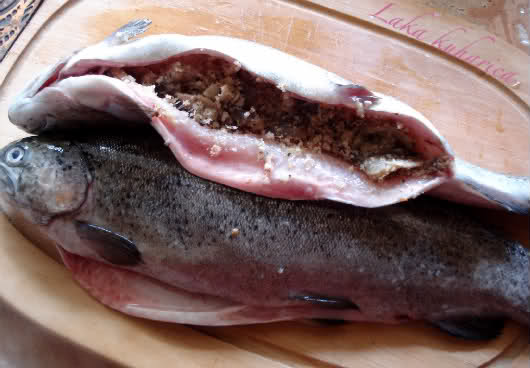 Stuffed trout by Laka kuharica: fill the body cavity of each of the trout with the mushroom mixture