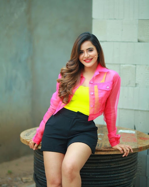 Ashu Reddy - Telugu Actress in Stunning Photoshoot Pics