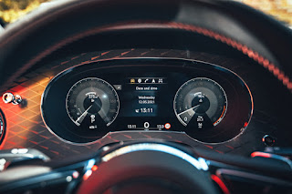 Bentley Bentayga S (2021) Instruments