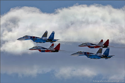 Russian fighters at the Kubinka air base Cazas rusos en la base aérea de Kubinka