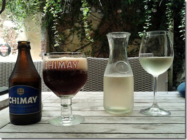 シメイ・ブルー（CHIMAY）と白ワイン