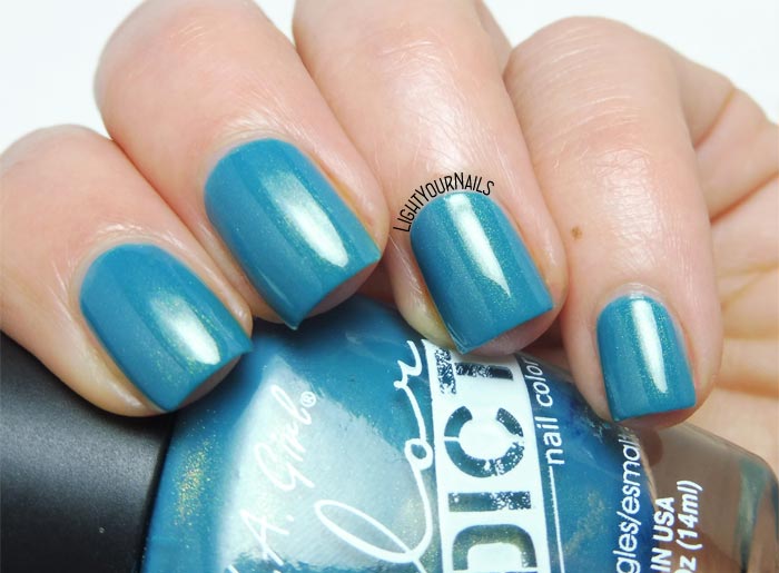 Smalto turchese L.A. Girl Color Addict Obsess turquoise shimmer nail polish #nails #lightyournails