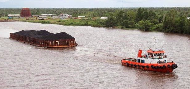 kapal tugboat dan tongkang