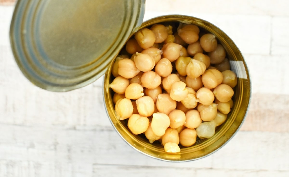 Chickpeas in a can.