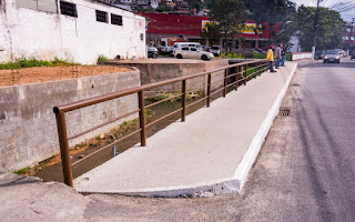 Prefeito entrega muro de contenção e ampliação de ponte no Meudon