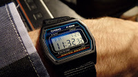 Casio F-28W - al polso con cinturino Nato