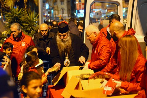 Μήνυμα αγάπης και συναλληλίας από την Μητρόπολη και το Δήμο Πειραιώς στους πρόσφυγες