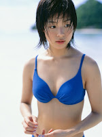 Saki Aibu beautiful Japanese actress in sexy bikini body photo