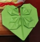 http://lasmanualidades.imujer.com/6710/como-hacer-un-corazon-de-papel