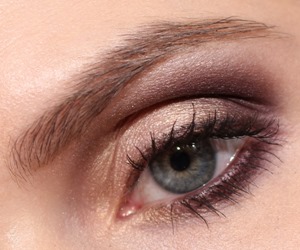 MagicDustEyeshadowNutcrackerSweetMAC21