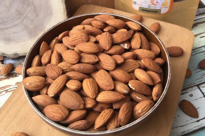 kacang almond