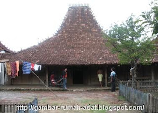 Gambar Rumah Joglo di Pedesaan