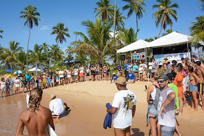 Mais de 130 surfistas participam segunda etapa baiano a partir Praia do Forte Foto Rodrigo Calzone