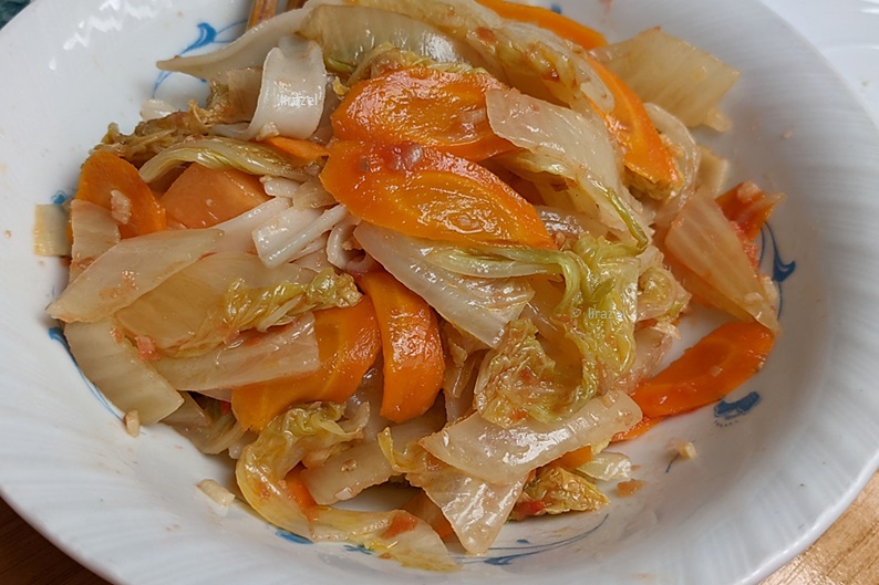 Stir fried vegetables: Chinese cabbage and carrot