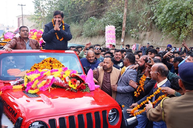 उप-मुख्यमंत्री का गृह जिला पहुंचने पर गर्मजोशी से किया स्वागत  