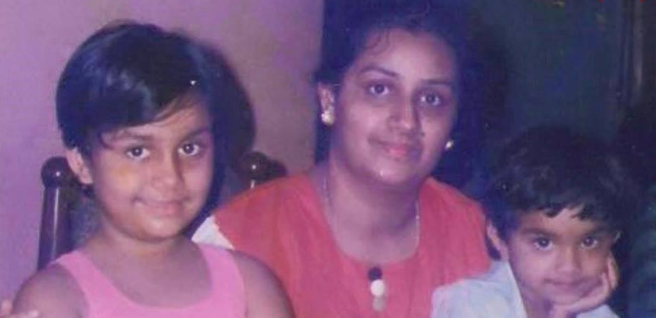 South Indian Actress Keerthy Suresh Childhood Pic with her Mother Menaka Suresh & Elder Sister Revathy Suresh | South Indian Actress Keerthy Suresh Childhood Photos | Real-Life Photos
