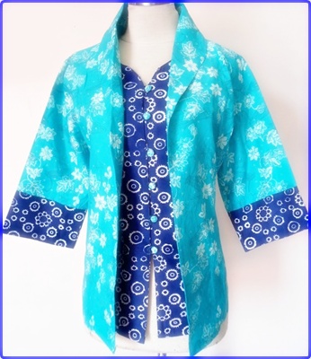 Model baju  batik  wanita modern warna  biru 