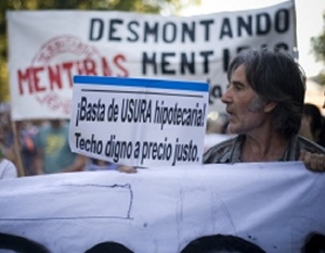 Por suicidios, banca española suspende embargo de casas