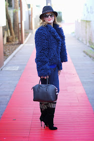 So Allure fake fur jacket, Givenchy Antigona bag, Cesare Paciotti boots, black small Antigona, Fashion and Cookies, fashion blogger
