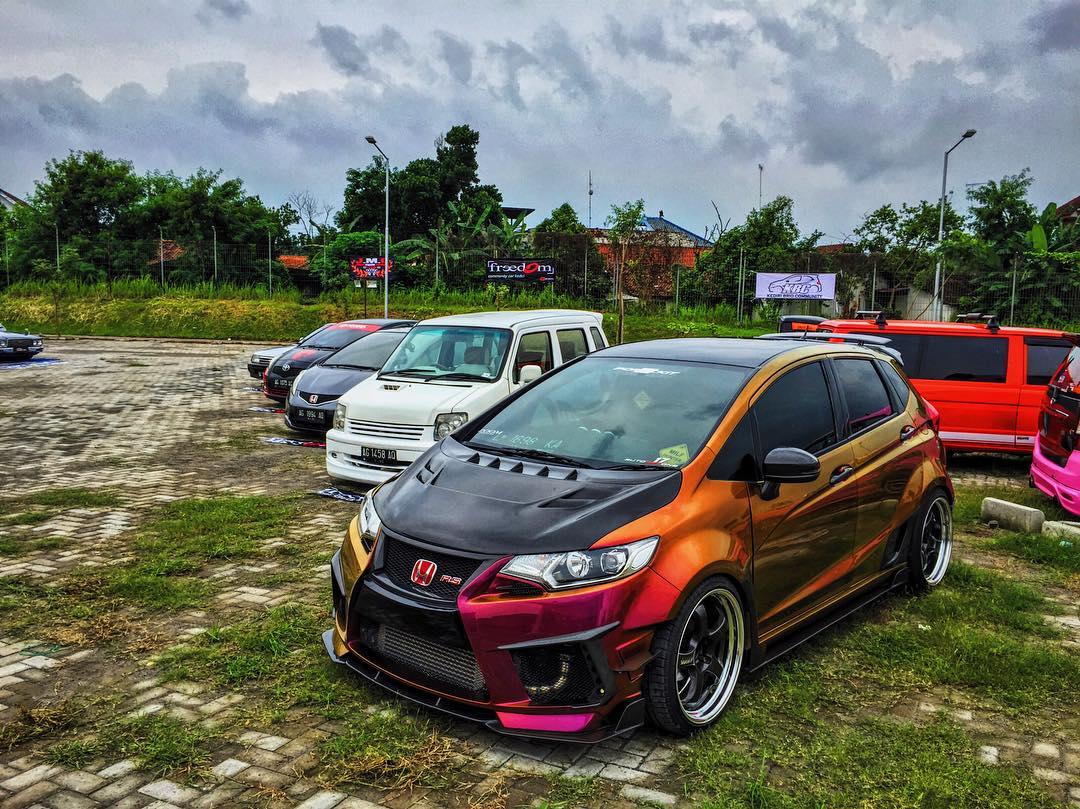 Modifikasi Mobil Ceper All New Jazz Full BodyKit Warna Unik Alul