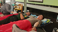 Puluhan Personil Polres Soppeng Ikuti Donor Darah Dalam Rangka Hari Juang TNI AD ke 78