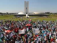 No encerramento do Grito da Terra Brasil, Dilma anuncia redução de juros para os pequenos agricultores