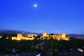Alhambra de Granada lit at night